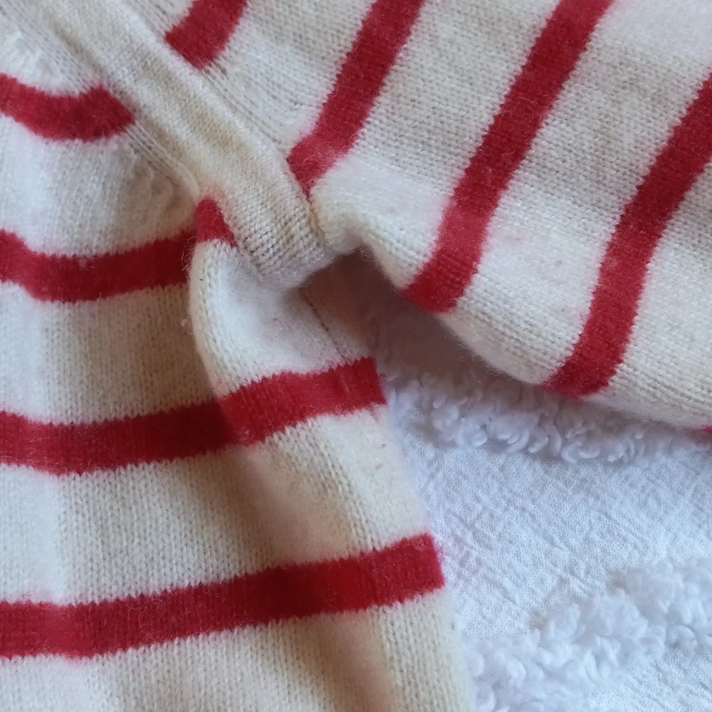 Vineyard Vines Cream and Red Striped Sweater - Picture 4 of 7